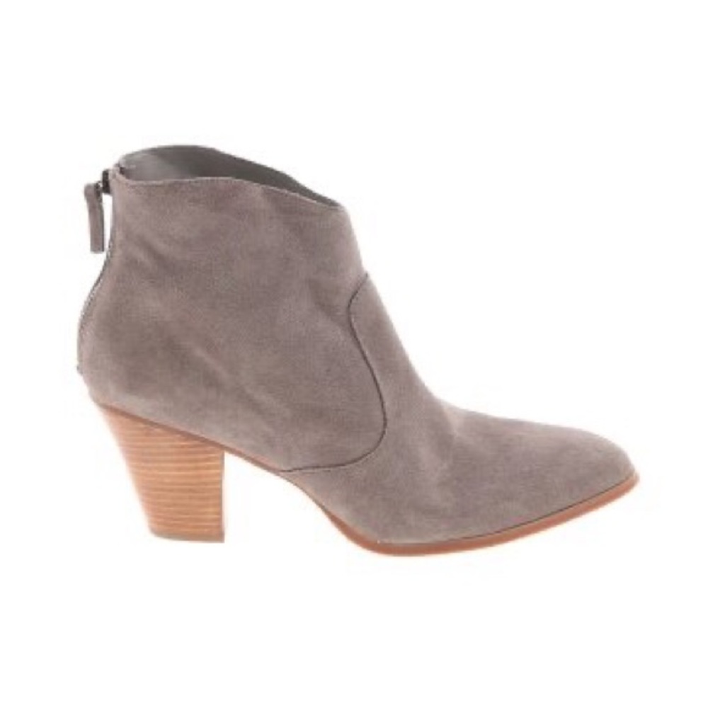 Tesori Raven bootie suede size 9.5
